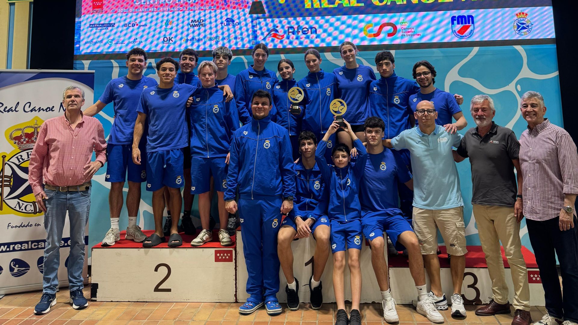 El Real Canoe N.C. vuelve a ser triple campeón de España en saltos